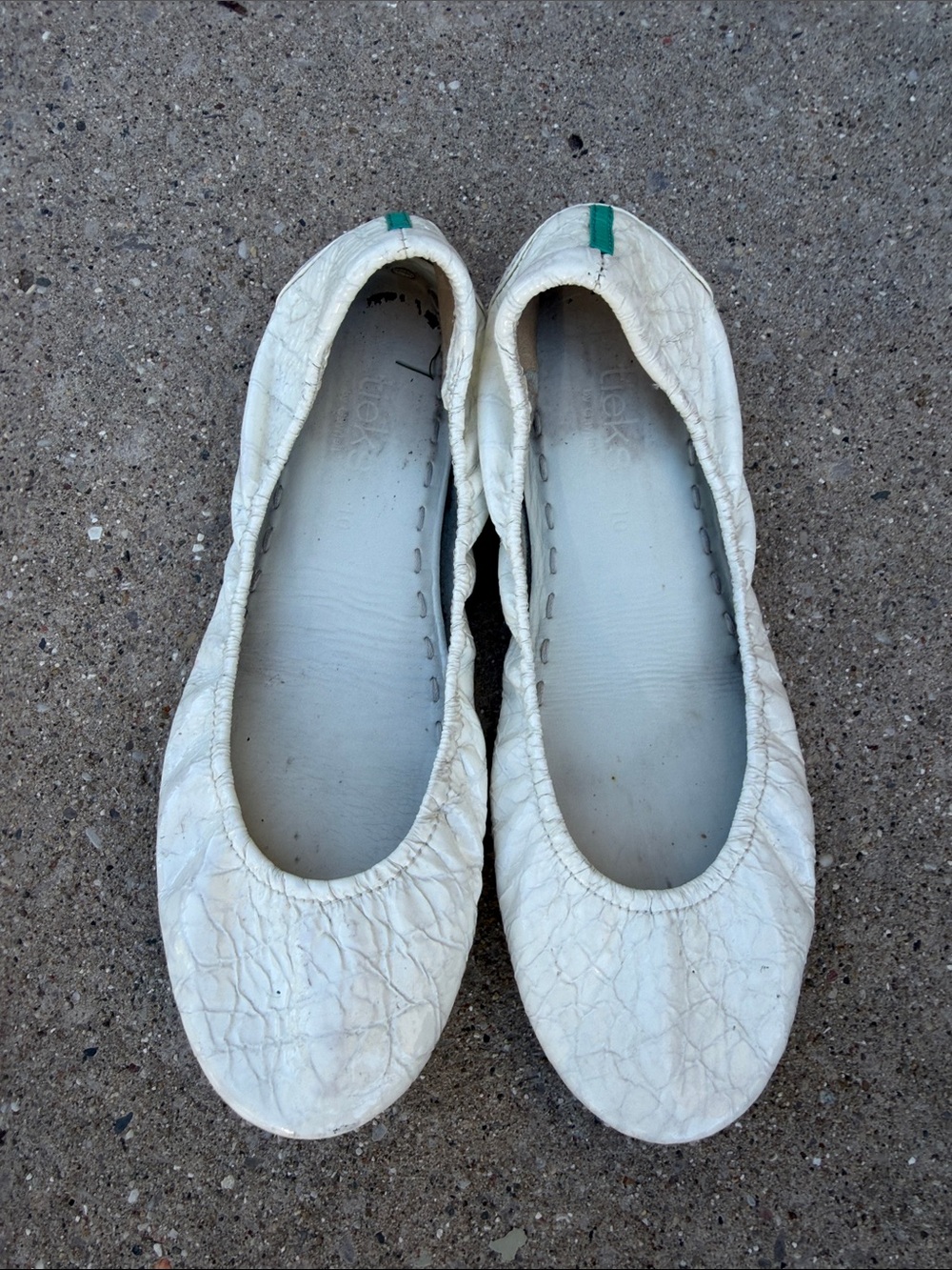 Tieks White Leather Ballet Flats with Teal Pull Tabs